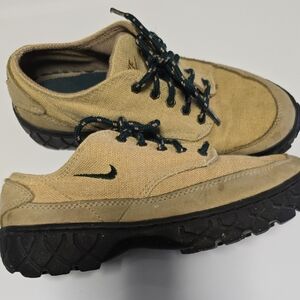 Nike Women's ACG Zion Tan Canvas & Black Sole Low-Top Sneakers Size 7 VINTAGE